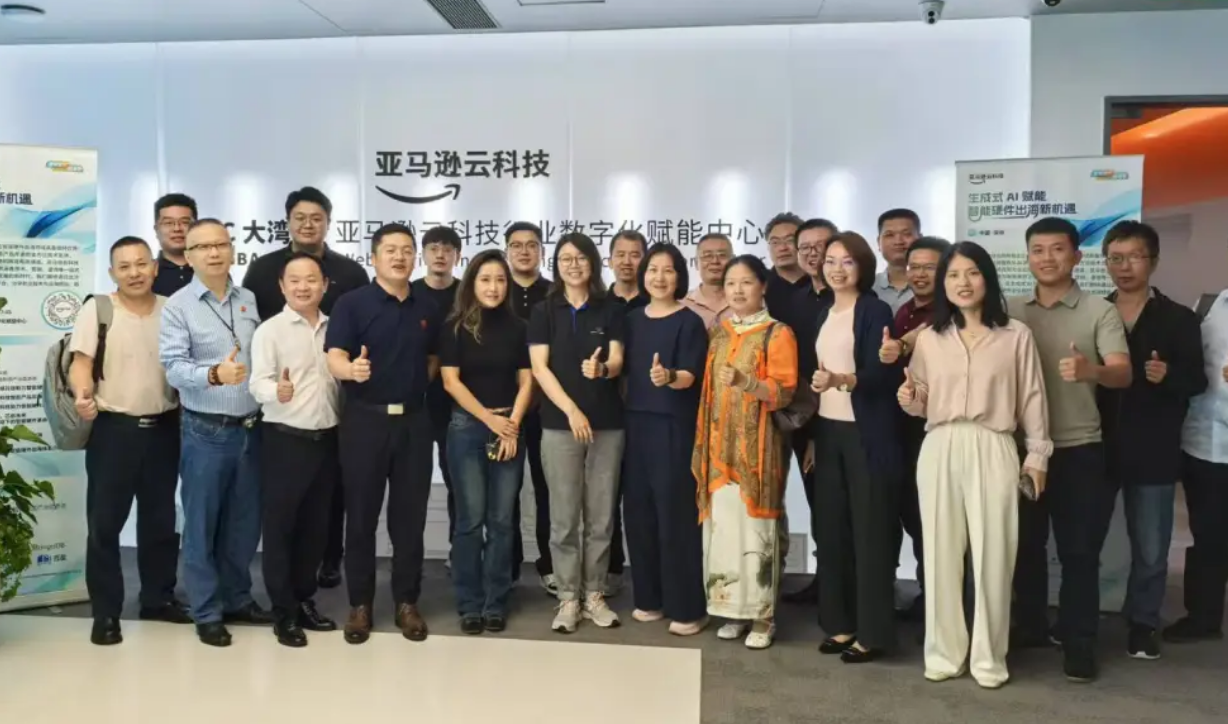 5 亞馬遜 合影.png